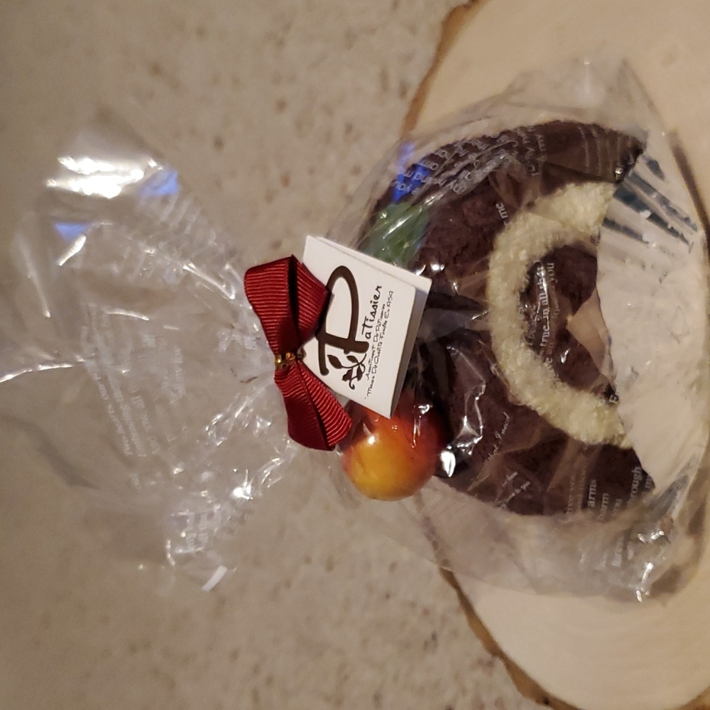Le Patissier Roll Cut Chocolate Cake Towel NEW